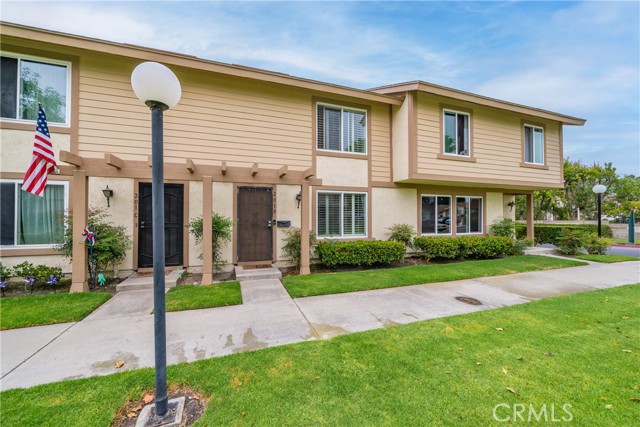 201 W Alton Ave, Santa Ana CA: https://media.crmls.org/medias/49d26c51-dee5-4345-af5b-98e9d8921722.jpg