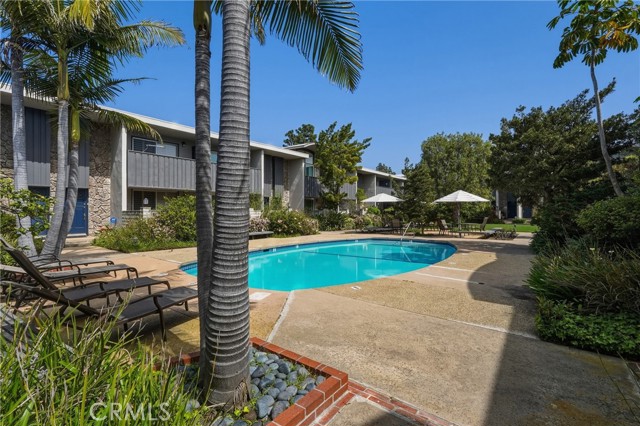 Detail Gallery Image 3 of 48 For 13231 Fiji Way #H,  Marina Del Rey,  CA 90292 - 3 Beds | 2/1 Baths