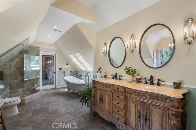 11818 Laurel Hills Road, Studio City CA: https://media.crmls.org/medias/49d50e67-3c6d-407e-947b-6e526a3dd2d9.jpg