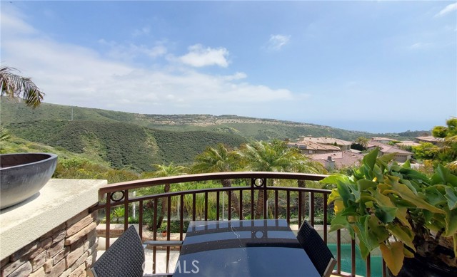 34 Sunset Cove, Newport Coast CA: https://media.crmls.org/medias/49d54c56-3e2f-44a3-a84a-b6a260c608bc.jpg
