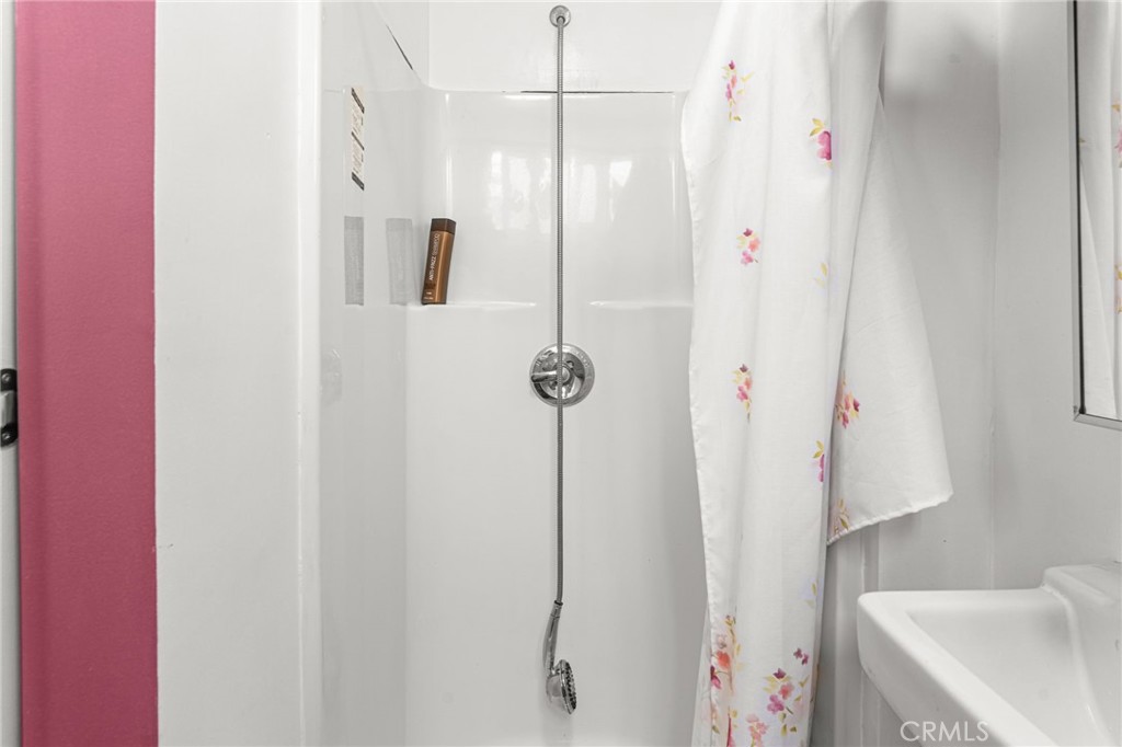 https://media.crmls.org/medias/49d558bb-b02b-433b-ad45-5037a26d8af9.jpg?preset=X-Large