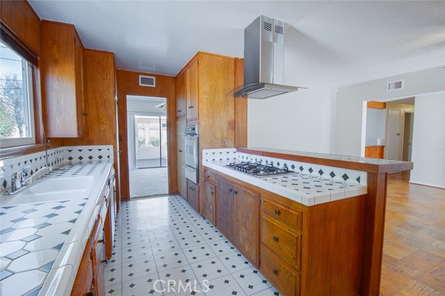 Detail Gallery Image 4 of 19 For 22214 Marlin Pl, Canoga Park,  CA 91303 - 3 Beds | 2 Baths