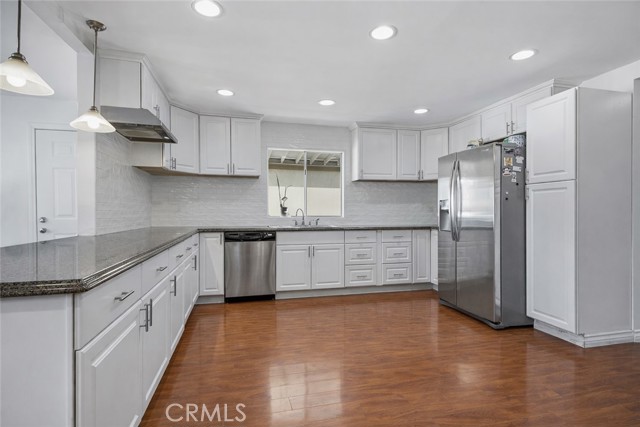 Detail Gallery Image 4 of 21 For 23777 Mulholland Hwy #203,  Calabasas,  CA 91302 - 3 Beds | 2 Baths