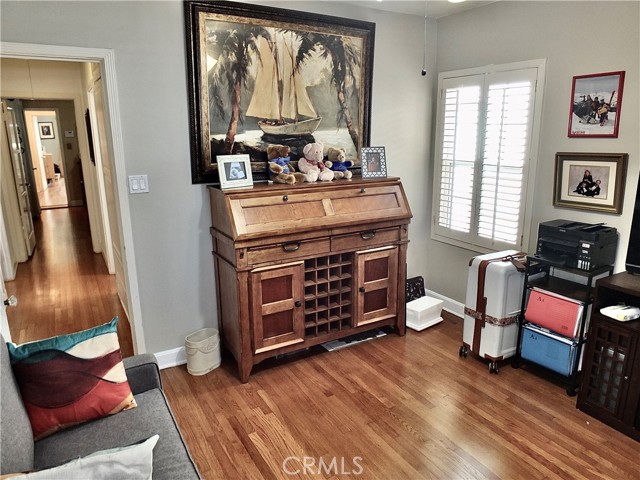 833 Terraine Avenue, Long Beach CA: https://media.crmls.org/medias/49d7fed7-1595-46b4-9675-c449edf284b0.jpg