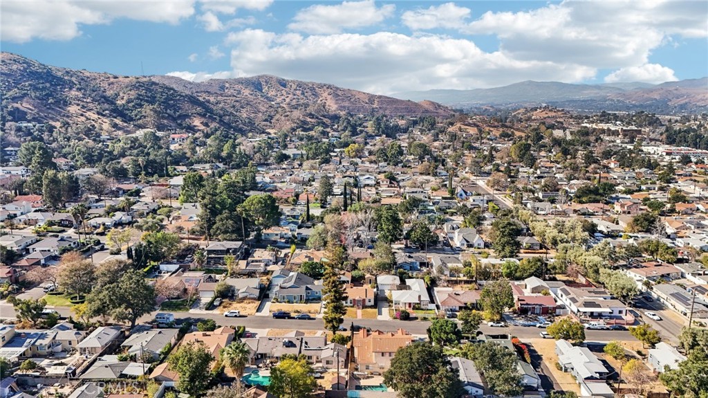 https://media.crmls.org/medias/49d83aa5-d868-49d1-a342-126828cf4181.jpg?preset=X-Large