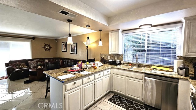 Detail Gallery Image 7 of 43 For 8467 Penfield Ave, Winnetka,  CA 91306 - 3 Beds | 3 Baths