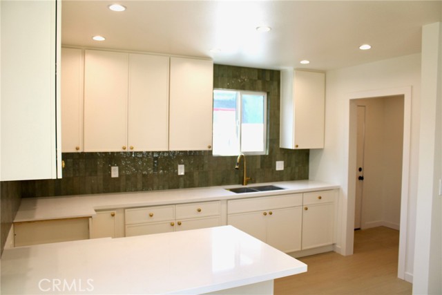 Detail Gallery Image 3 of 22 For 21217 S Main, Carson,  CA 90745 - 2 Beds | 1 Baths