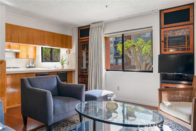 Detail Gallery Image 3 of 26 For 303 W Loraine #2,  Glendale,  CA 91202 - 3 Beds | 2/1 Baths