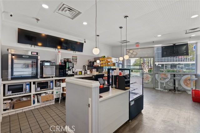 5466 Wilshire Boulevard, Los Angeles CA: https://media.crmls.org/medias/49dca6de-e397-4068-bcde-d8653bcdc52e.jpg
