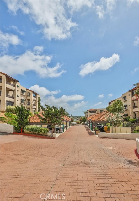 Detail Gallery Image 21 of 29 For 2522 Clairemont Dr #203,  San Diego,  CA 92117 - 2 Beds | 2 Baths