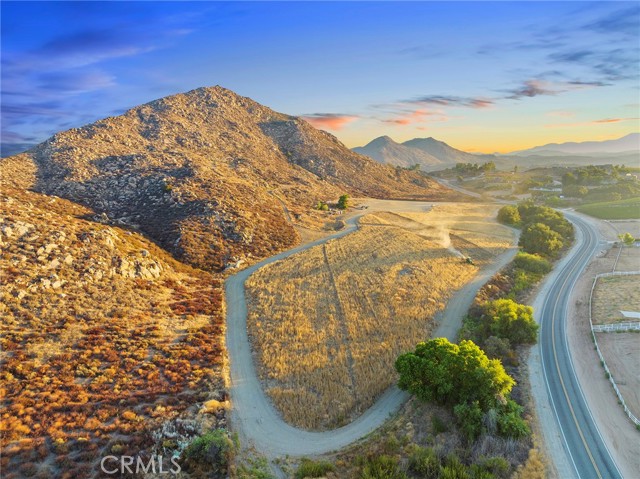 36520 E Benton Road, Temecula CA: https://media.crmls.org/medias/49ddf900-f01e-499f-925c-725c508972cf.jpg