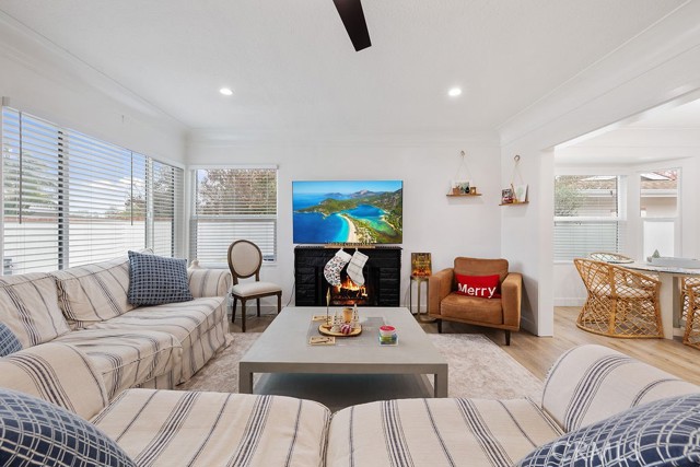 Detail Gallery Image 5 of 75 For 236 Camellia Ln, Costa Mesa,  CA 92627 - 5 Beds | 3 Baths