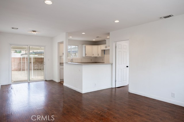 Detail Gallery Image 3 of 36 For 12561 Willard St, North Hollywood,  CA 91605 - 4 Beds | 2 Baths