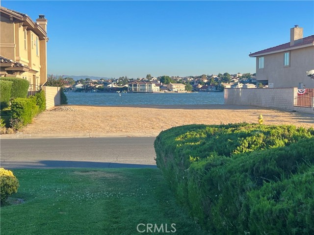 Detail Gallery Image 2 of 30 For 17980 Lakeview Dr, Victorville,  CA 92395 - 3 Beds | 2 Baths