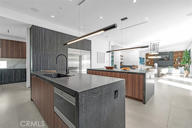 Detail Gallery Image 13 of 50 For 13016 Chandler, Sherman Oaks,  CA 91401 - 6 Beds | 6/1 Baths