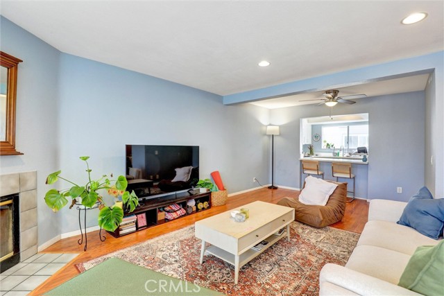 533 Walnut Avenue, Long Beach CA: https://media.crmls.org/medias/49e19ddd-63fc-44f4-aaaf-6fff3bbb659c.jpg