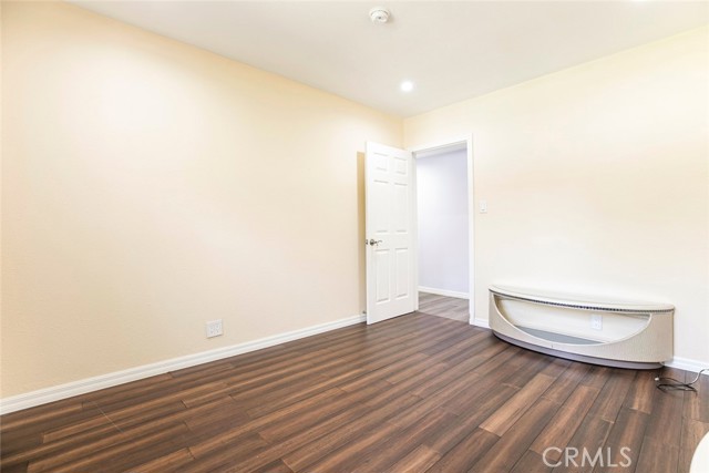 10019 Norwich Avenue, Mission Hills (San Fernando) CA: https://media.crmls.org/medias/49e23a52-9ffa-4edb-a816-a679260ca101.jpg