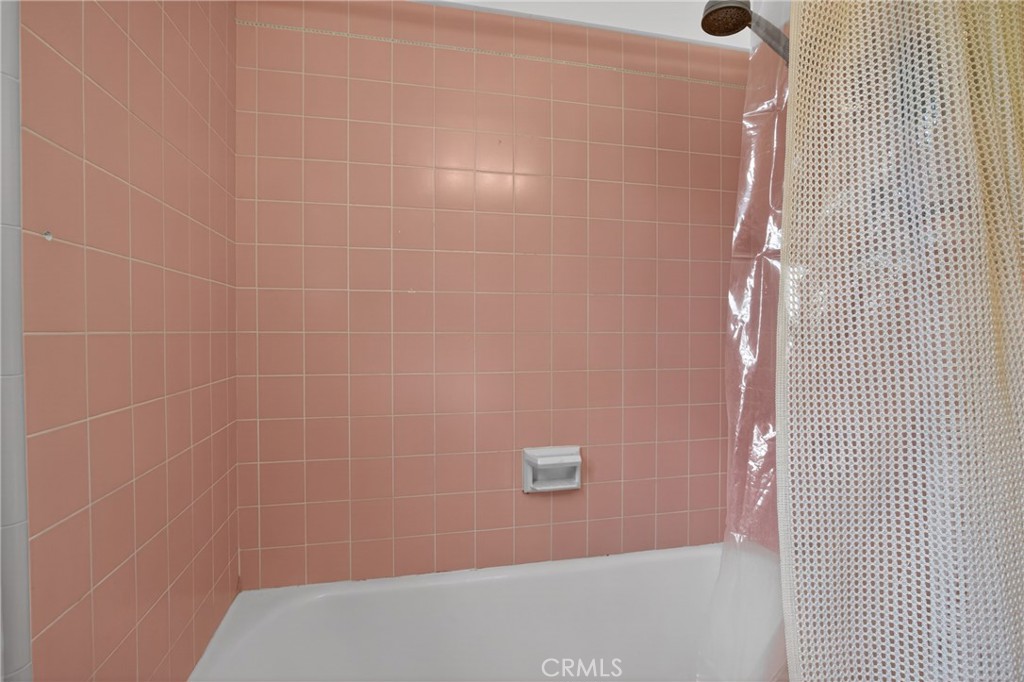 https://media.crmls.org/medias/49e29b15-3a23-46c2-81f0-4885a20d562e.jpg?preset=X-Large