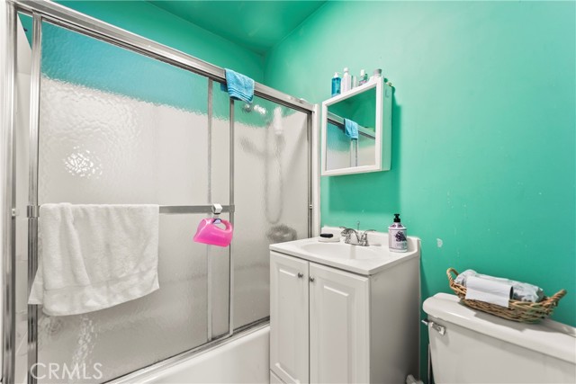 2424 West Boulevard, Los Angeles CA: https://media.crmls.org/medias/49e32cc7-3e53-4d31-9b38-f9c2fb46e392.jpg