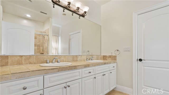 Detail Gallery Image 20 of 50 For 5128 Avenida Hacienda, Tarzana,  CA 91356 - 5 Beds | 4 Baths