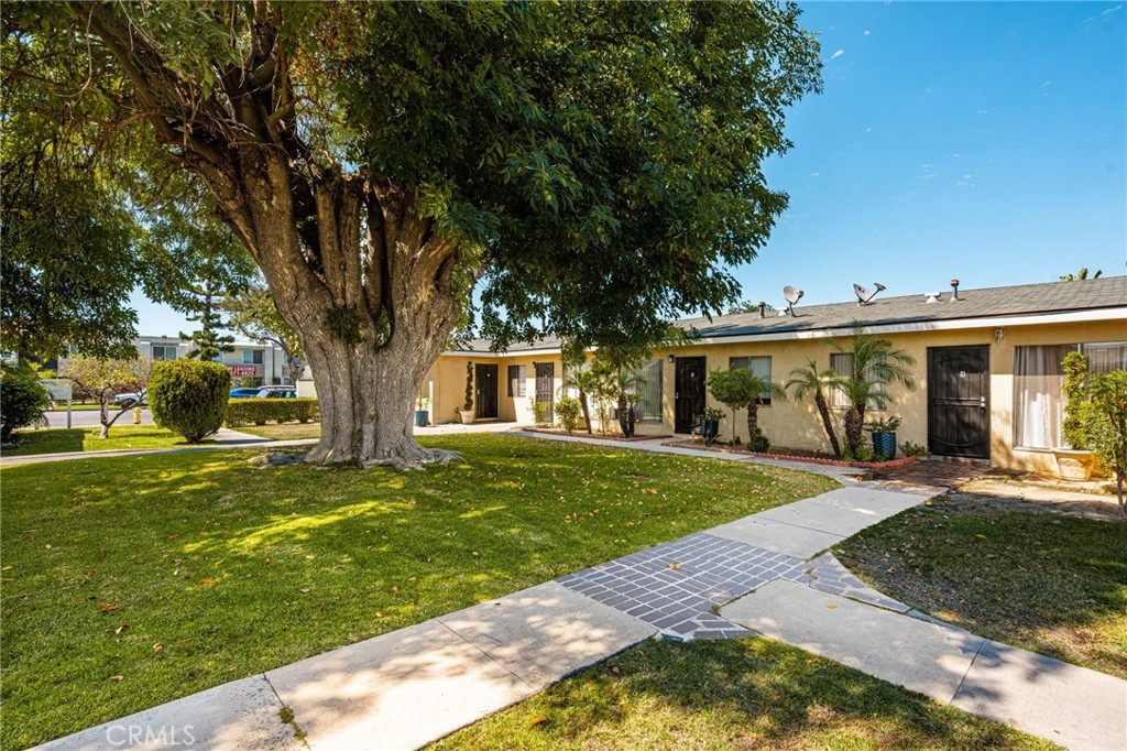 Quadruplex at 1256 N Placentia
