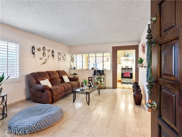 8651 Ranchito Avenue, Panorama City CA: https://media.crmls.org/medias/49e42501-2fc9-4c11-a8f9-3d798b310230.jpg