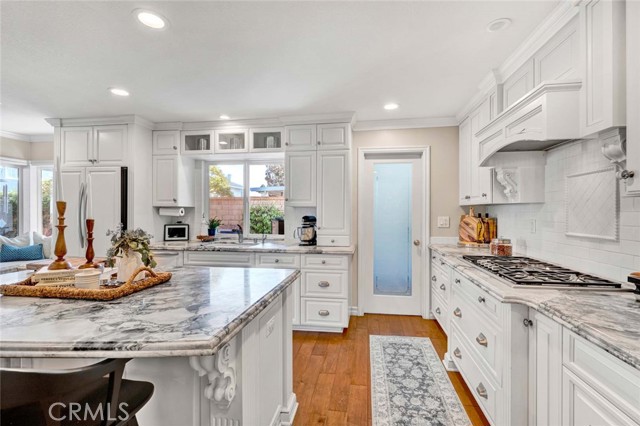 Image 9 of 60 For 20012 Mural Circle