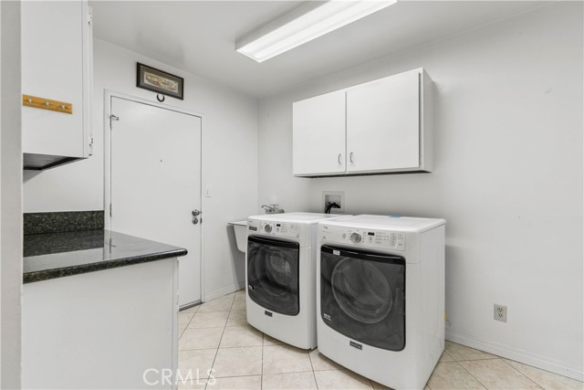 17533 Raymer Street, Sherwood Forest CA: https://media.crmls.org/medias/49e49cfd-0de9-4d22-b656-9a8dddb7e02b.jpg