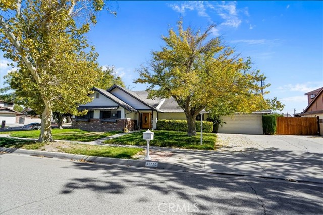 Detail Gallery Image 2 of 15 For 43770 Lively, Lancaster,  CA 93536 - 4 Beds | 2 Baths