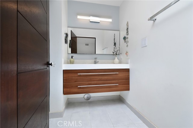 4751 Del Moreno Drive, Woodland Hills CA: https://media.crmls.org/medias/49e59475-8e3b-4b69-9661-e4ba99ae2063.jpg