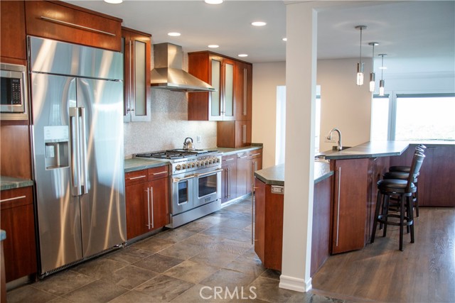 Detail Gallery Image 7 of 48 For 229 via Pasqual, Redondo Beach,  CA 90277 - 4 Beds | 4 Baths