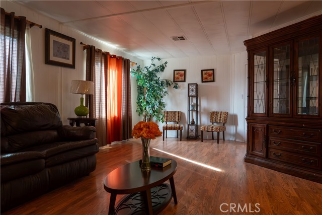 Detail Gallery Image 2 of 13 For 250 N Linden Ave #248,  Rialto,  CA 92376 - 3 Beds | 2 Baths