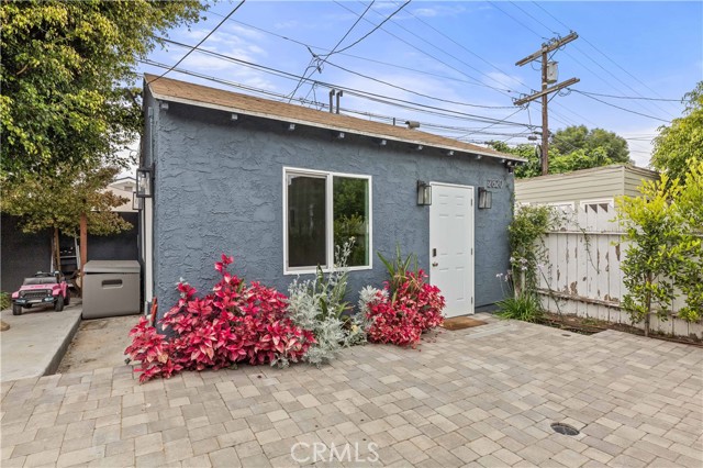 2818 S Holt Avenue, Los Angeles CA: https://media.crmls.org/medias/49e77077-c8ce-4142-9fe3-3ab7754896f0.jpg