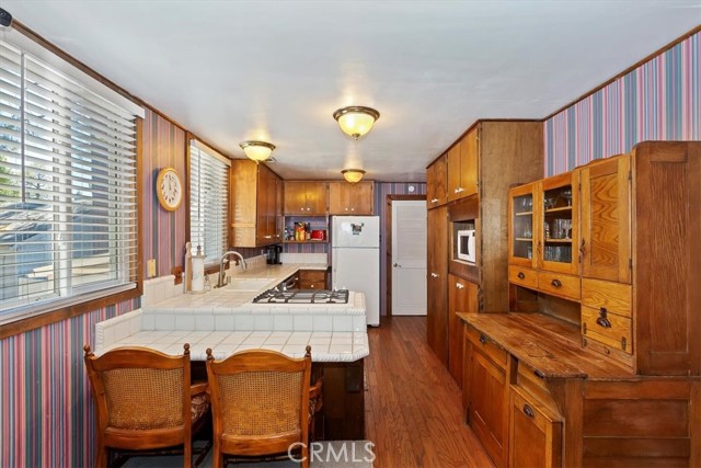 Detail Gallery Image 16 of 30 For 681 Chipmunk Ln, Big Bear Lake,  CA 92315 - 5 Beds | 3 Baths