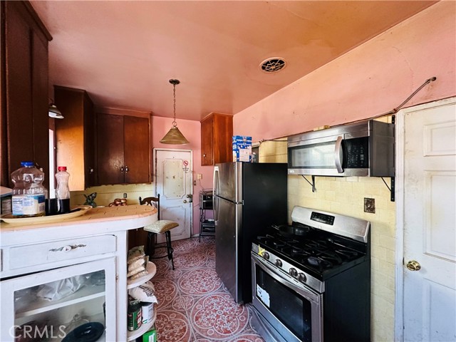 Detail Gallery Image 13 of 56 For 606 W 57th St, Los Angeles,  CA 90037 - 4 Beds | 2 Baths