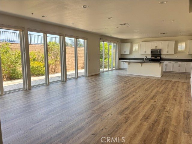 Detail Gallery Image 3 of 5 For 3027 E via Corvina, Ontario,  CA 91764 - 4 Beds | 3 Baths