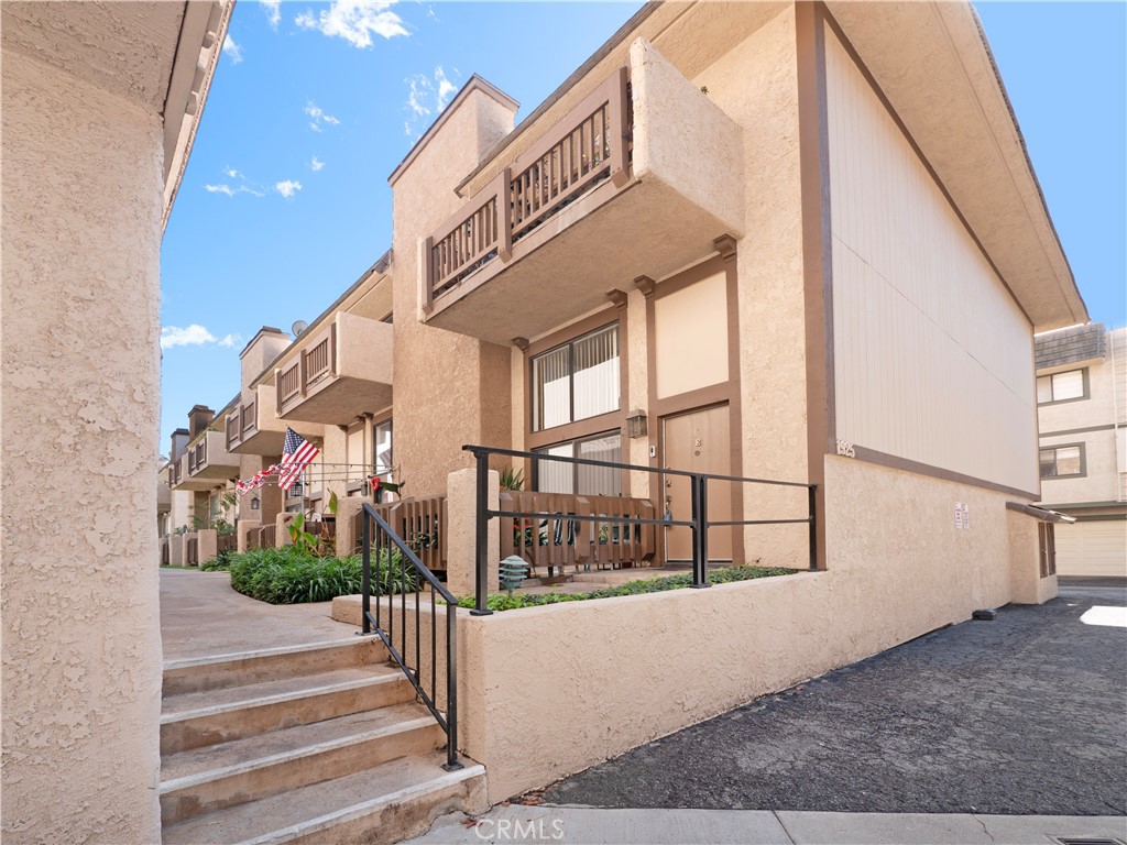 1925 E Huntington Drive #E