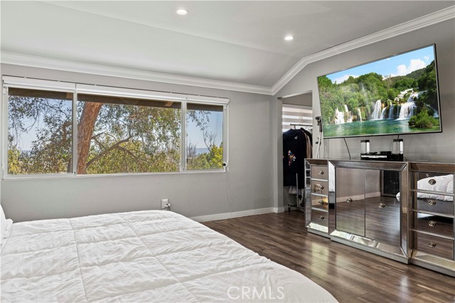 9778 Via Roma, Burbank CA: https://media.crmls.org/medias/49eafe3c-6856-4941-8343-1016d2426ec9.jpg