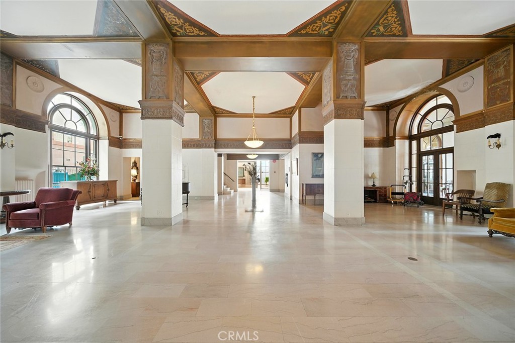 https://media.crmls.org/medias/49eb62a5-3a7e-4860-bfe2-a4697ecbb3e6.jpg?preset=X-Large