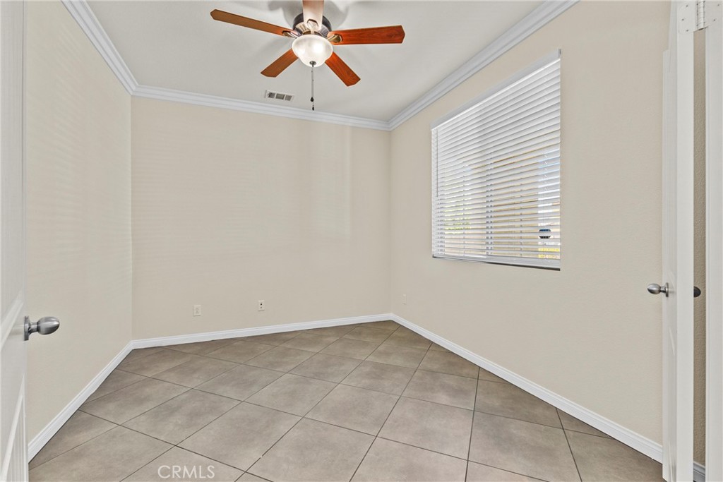 https://media.crmls.org/medias/49ecdd32-dc73-4b35-b873-fcad38bebb87.jpg?preset=X-Large