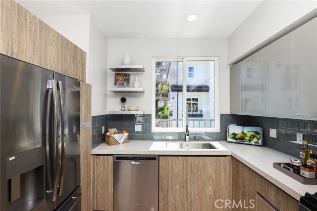 6 Oakmont Street, Phillips Ranch CA: https://media.crmls.org/medias/49ed7196-5b32-438c-a31f-59ea7a469c12.jpg