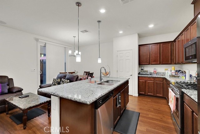 Detail Gallery Image 13 of 31 For 9925 Del Surf Ln, Elk Grove,  CA 95757 - 3 Beds | 3 Baths