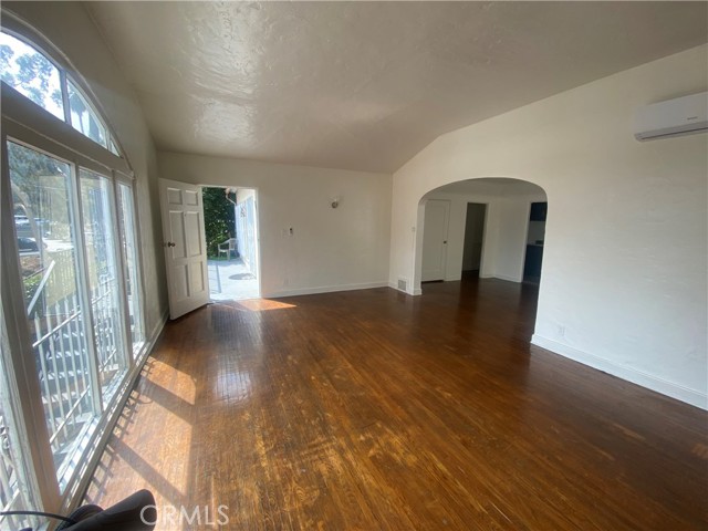 Detail Gallery Image 3 of 18 For 2338 N Cahuenga Bld, Los Angeles,  CA 90068 - 2 Beds | 1 Baths