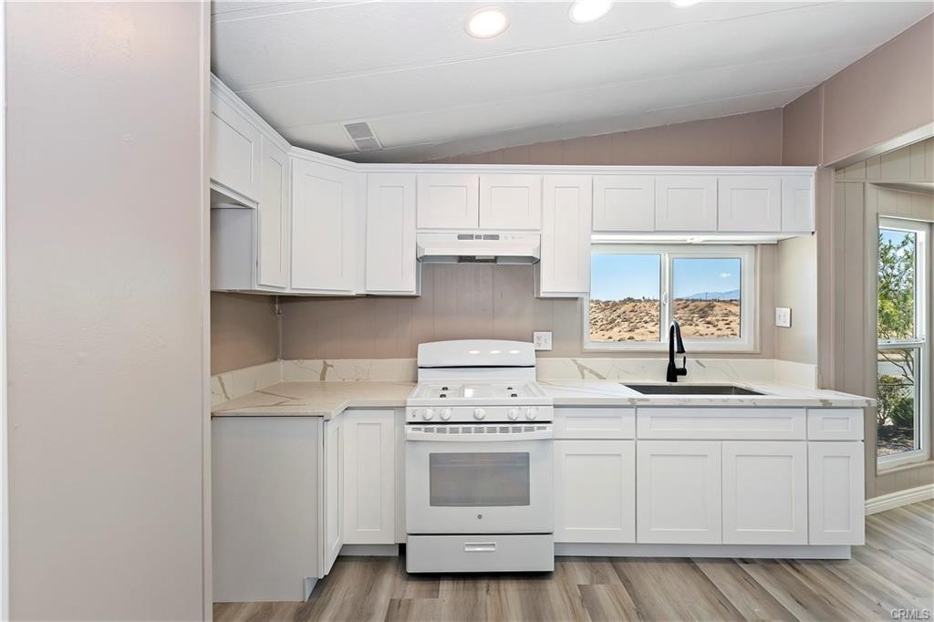 Detail Gallery Image 11 of 20 For 14068 Rodeo Dr, Victorville,  CA 92395 - 3 Beds | 2 Baths