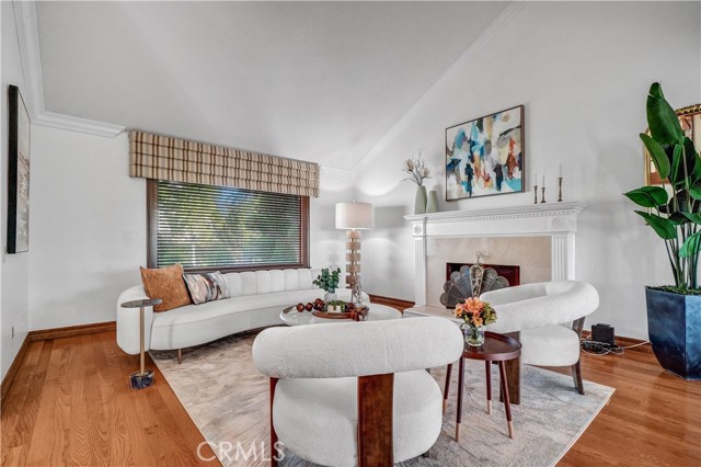 5215 E Rolling Hills Drive, Anaheim Hills CA: https://media.crmls.org/medias/49eec27a-e2c0-4460-a057-3c699e99788e.jpg