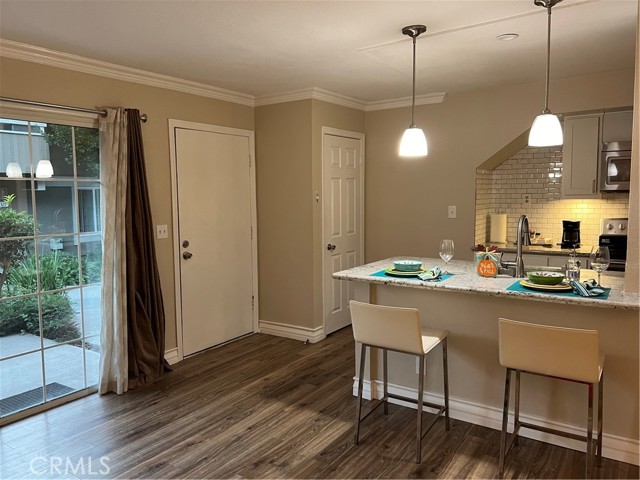 Detail Gallery Image 3 of 10 For 337 Streamwood, Irvine,  CA 92620 - 1 Beds | 1 Baths