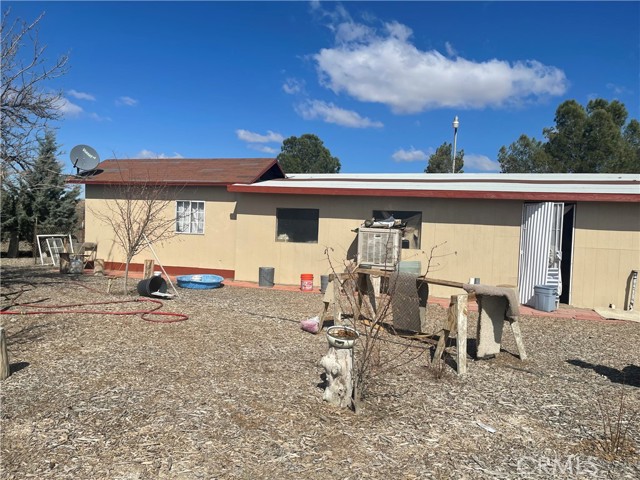 Detail Gallery Image 4 of 6 For 975 Calle De Amistad Rd, Adelanto,  CA 92301 - 2 Beds | 2 Baths