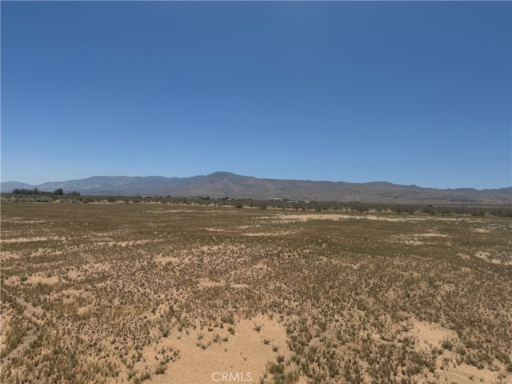 https://media.crmls.org/medias/49ef68ec-5a18-4d96-9f28-6bce70040afb.jpg?preset=X-Large