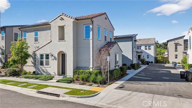 Detail Gallery Image 3 of 63 For 4044 Shada Ln, Corona,  CA 92883 - 4 Beds | 3 Baths