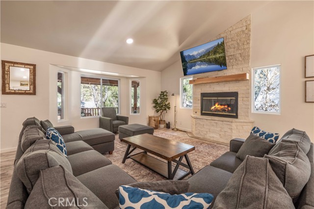 Detail Gallery Image 10 of 55 For 615 Thrush Dr, Big Bear Lake,  CA 92315 - 4 Beds | 3/1 Baths